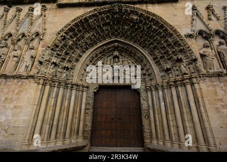 Portada Labrada, Iglesia de Santa Maria, Siglo XIII, Olite, Comunidad foral de Navarra, Spanien. Stockfoto