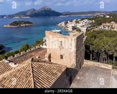 Castell de Sant Elm , Altes Krankenhaus und Verteidigungsturm aus dem 14. Jahrhundert, Sant Elm, andratx Küste, Mallorca, Balearen, Spanien. Stockfoto
