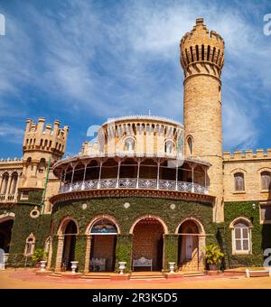 Bangalore Palace ist ein britischer Stil Palace in Bangalore City in Karnataka, Indien Stockfoto