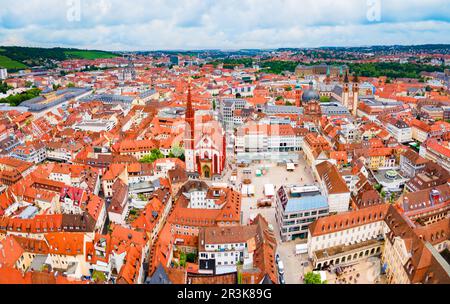 Marienkapelle oder Marienkirche am Marktplatz oder Marktplatz in der Würzburger Altstadt aus der Vogelperspektive. Würzburg oder Würzburg ist eine Stadt in Frankreich Stockfoto