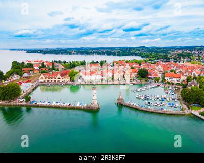 Lindau Luftpanorama. Lindau ist eine große Stadt und Insel am Bodensee oder Bodensee in Bayern, Deutschland. Stockfoto