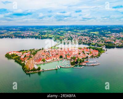 Lindau Luftpanorama. Lindau ist eine große Stadt und Insel am Bodensee oder Bodensee in Bayern, Deutschland. Stockfoto