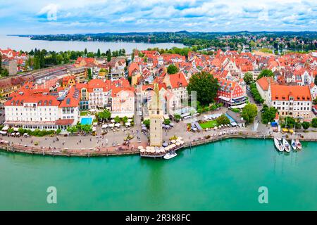 Lindau Luftpanorama. Lindau ist eine große Stadt und Insel am Bodensee oder Bodensee in Bayern, Deutschland. Stockfoto