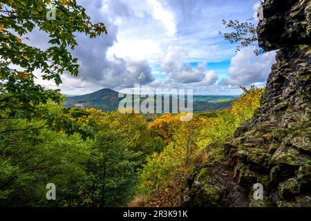 Herbsturlaub in den Lustigen Bergen - Blick auf Tannenberg und Tollenstein 2 Stockfoto