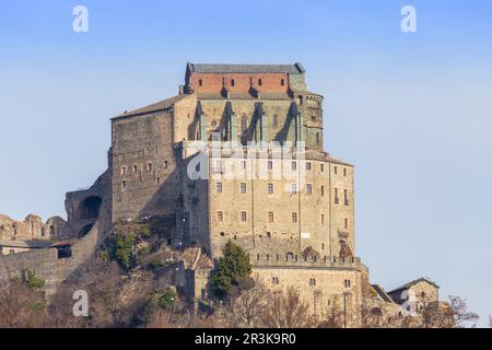 Abtei St. Michael, Sacra di San Michele, Italien. Mittelalterliches Klostergebäude. Stockfoto