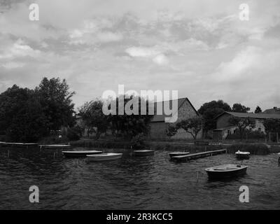 Kleine Boote in Userin auf der Mecklenburgischen Seenplatte Stockfoto