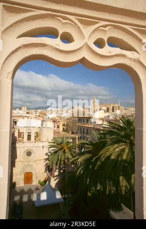 Iglesia del Sagrat Cor desde La Terraza de La Lonja. La Llotja, siglo XV Palma. Mallorca Islas Baleares. España. Stockfoto