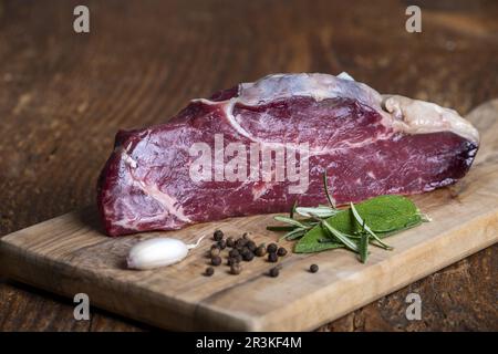 Rohes Steak in einer Sous-Vide-Tüte Stockfoto