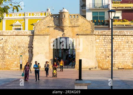 Von der Puerta de Mar aus gelangt man in die historische Altstadt, Campeche, Campeche State, Mexiko Stockfoto