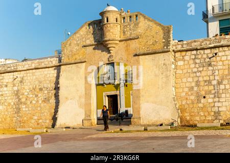 Von der Puerta de Mar aus gelangt man in die historische Altstadt, Campeche, Campeche State, Mexiko Stockfoto