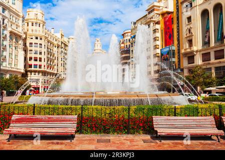 Valencia, Spanien - 16. Oktober 2021: Plaza del Ajuntament Square in Valencia. Valencia ist die dritthäufigste Gemeinde Spaniens. Stockfoto