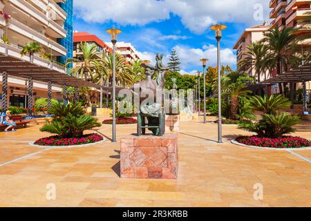 Marbella, Spanien - 24. Oktober 2021: Skulpturen von Salvador Dali an der Avenue Avenida del Mar in der Stadt Marbella in der Provinz Malaga in Andalusien Stockfoto