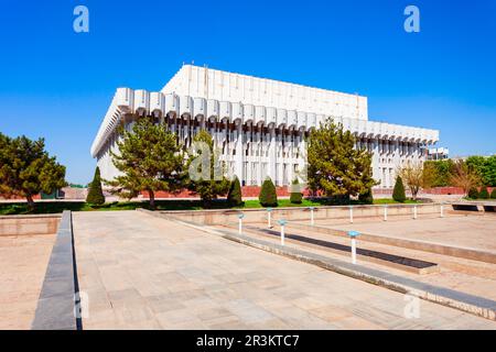 Taschkent, Usbekistan - 11. April 2021: Palast der Freundschaft der Völker auf dem Bunyodkor-Platz in Taschkent, Usbekistan Stockfoto