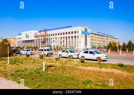 Urgench, Usbekistan - 13. April 2021: Urganchtransgaz oder UTG ist ein Gas- und Erdölunternehmen in den Straßen Yangi Urganch und al-Biruni in Urgen Stockfoto