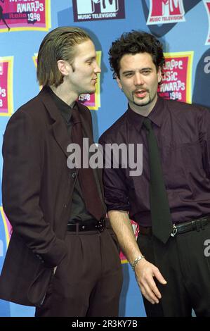 Mailand Italien 1998-11-12:Huey Morgan und Brian Leiser von "Fun Lovin"-Kriminellen bei den MTV Europe Music Awards 1998 Stockfoto