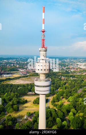 DORTMUND, Deutschland - Juli 04, 2018: Florianturm oder Florian Tower ist ein Fernmeldeturm im Westfalenpark in Dortmund, Deutschland Stockfoto