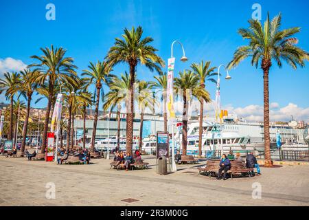 Genua, Italien - April 08, 2019: Promenade an der Genua Hafen in der Region Ligurien in Italien Stockfoto