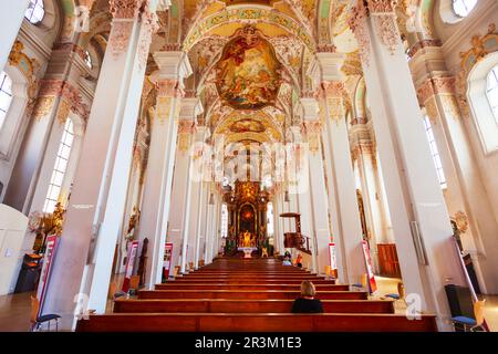 München, Deutschland - 06. Juli 2021: Kirche des Heiligen Geistes oder Heilig Geist Kirche im Inneren am Marienplatz, einem zentralen Platz im Stadtzentrum von Muni Stockfoto