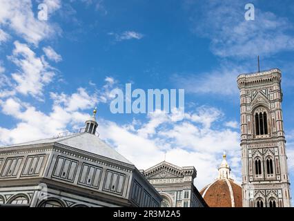 Florenz, Italien. Die romantische und farbenfrohe Kathedrale - auch Duomo di Firenzone genannt - wurde von der Familie Medici in der Renaissance erbaut. Stockfoto