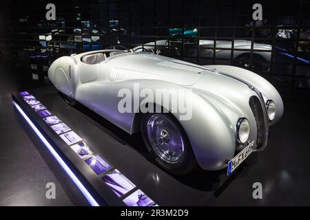 München, 08. Juli 2021: 1939 BMW 328 Mille Miglia Roadster, produziert von 1936 bis 1940 im BMW Museum. Es ist Automuseum der BMW-Geschichte in der Nähe von Th Stockfoto