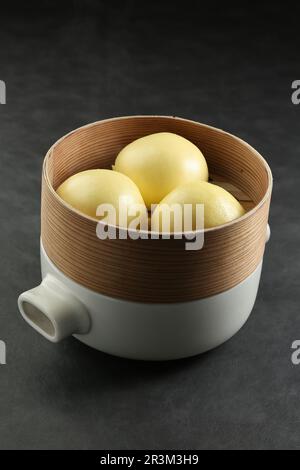 Dim Sum, gedünstete Custard Brötchen Stockfoto