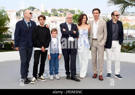 Paolo Pierobon, Leonardo Maltese, Enea Sala, Marco Bellocchio, Barbara Ronchi, Fabrizio Gifuni und Fausto Russo Alesi beim Photocall zum Kinofilm 'Rapito / kidnapped' auf dem Festival de Cannes 2023 / 76. Internationale Filmfestspiele von Cannes am Palais des Festivals. Cannes, 24.05.2023 Stockfoto