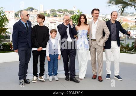 Paolo Pierobon, Leonardo Maltese, Enea Sala, Marco Bellocchio, Barbara Ronchi, Fabrizio Gifuni und Fausto Russo Alesi beim Photocall zum Kinofilm 'Rapito / kidnapped' auf dem Festival de Cannes 2023 / 76. Internationale Filmfestspiele von Cannes am Palais des Festivals. Cannes, 24.05.2023 Stockfoto