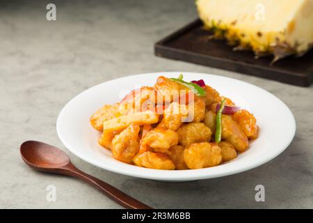 Lychee glasierte Fleischbällchen, süßes und sauren Schweinefleisch Stockfoto