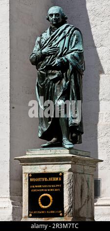 Denkmal Johann Gottfried Herder vor der Stadtkirche St. Peter und Paul, Weimar, Deutschland Stockfoto