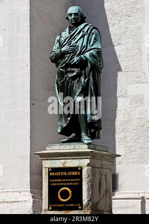 Denkmal Johann Gottfried Herder vor der Stadtkirche St. Peter und Paul, Weimar, Deutschland Stockfoto