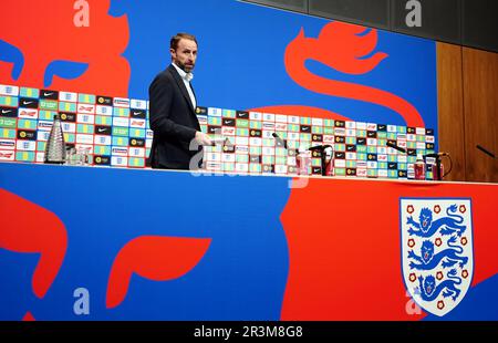 Englischer Manager Gareth Southgate vor einer Pressekonferenz im Wembley-Stadion in London, als er seine Mannschaft für die Euro 2024-Qualifikation im nächsten Monat gegen Malta und Nordmazedonien ernennt. Bilddatum: Mittwoch, 24. Mai 2023. Stockfoto