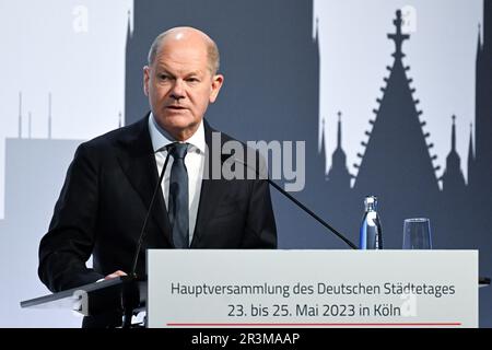 Köln, Deutschland. 24. Mai 2023. Bundeskanzler Olaf Scholz (SPD) spricht auf der Jahreshauptversammlung des Deutschen Städtebundes. Kredit: Federico Gambarini/dpa/Alamy Live News Stockfoto