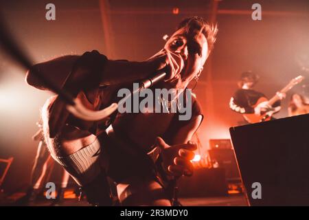 Tilburg, Niederlande. 21., 2023. April. Die schottische Metallband Ashenspire führt während des niederländischen Musikfestivals Roadburn Festival 2023 in Tilburg ein Live-Konzert auf. (Foto: Gonzales Photo - Peter Troest). Stockfoto