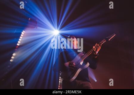 Tilburg, Niederlande. 21., 2023. April. Die schottische Metallband Ashenspire führt während des niederländischen Musikfestivals Roadburn Festival 2023 in Tilburg ein Live-Konzert auf. (Foto: Gonzales Photo - Peter Troest). Stockfoto