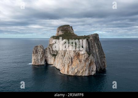 Blick auf das Pan di Zucchero-Meer in Porto Flavia auf Sardinien Stockfoto