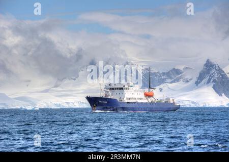 Polarpionierschiff von aurora Expeditions auf einer Antarktis-Kreuzfahrt Stockfoto