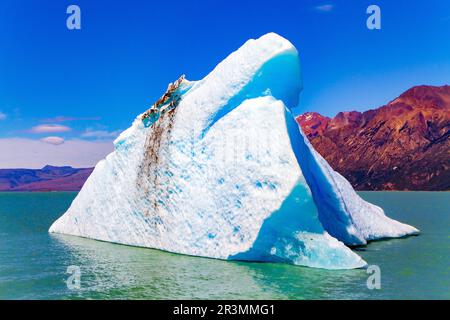 Blaue Eisschollen treiben Stockfoto