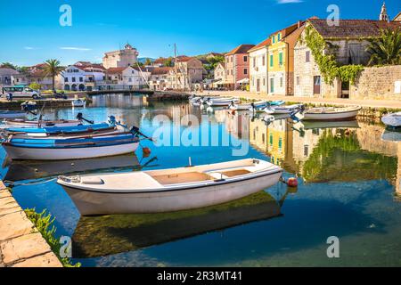 Stadt Vrboska auf der Insel Hvar Blick auf die Küste, Archipel von Dalmatien, Kroatien Stockfoto