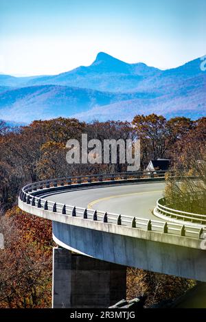 Linn Cove Viaduct nahe Grandfather Mountain, North Carolina Stockfoto