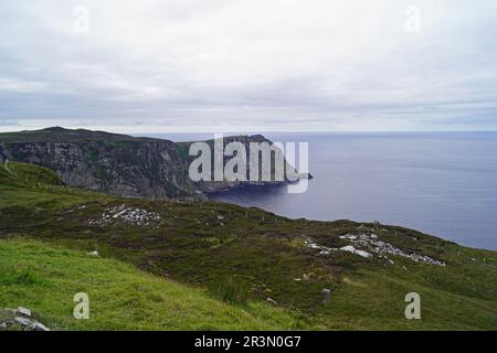 Irlands Küsten wilde Klippen zauberhafte Natur Stockfoto