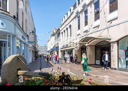 Traditioneller Apfel-Zerkleinerer auf der King Street (Rue de Derrière), St. Helier, Jersey, Kanalinseln Stockfoto