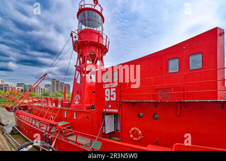 London Trinity Buoy Wharf Leamouth Peninsular Orchard Place festgemachtes Lightship 95 A Aufnahmestudio Stockfoto