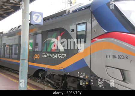 Florenz, Mai 22. 2023, Aufnahme des Regionalzuges Trenitalia "Pop". Stockfoto