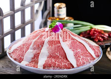 Dünne Rindfleisch-Bauchscheiben für heißen Topf，marmoriertes Rindfleisch Stockfoto