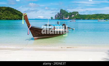 Koh Phi Phi Don Thailand, Langboot am Strand von Kho Phi Phi Don Thailand Stockfoto