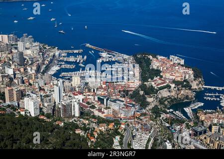 Die Skyline der Stadt und der Hafen von Monaco sehen Sie während des Formel 1 Grand Prix de Monaco von oben. , . Formel-1-Weltmeisterschaft vom 26. Bis 28. Mai 2023 auf der Circuit de Monaco in Monaco - Foto Florent Gooden/DPPI Credit: DPPI Media/Alamy Live News Stockfoto