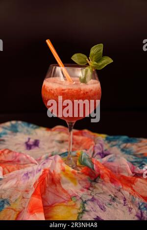 Passionsfruchtsaft-Gin-Cocktail Stockfoto