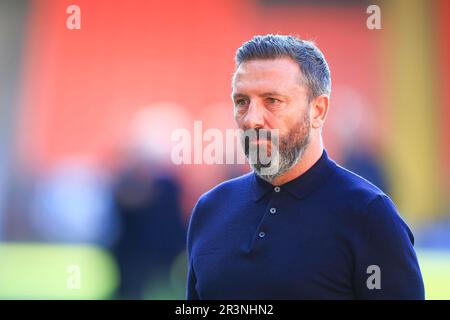 24. Mai 2023; Tannadice Park, Dundee, Schottland: Scottish Premiership Football, Dundee United gegen Kilmarnock; Kilmarnock Manager Derek McInnes inspiziert das Spielfeld vor dem Spiel Stockfoto