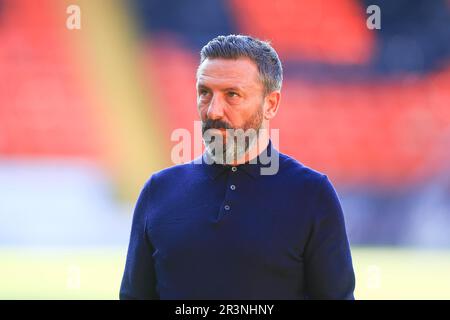 24. Mai 2023; Tannadice Park, Dundee, Schottland: Scottish Premiership Football, Dundee United gegen Kilmarnock; Kilmarnock Manager Derek McInnes inspiziert das Spielfeld vor dem Spiel Stockfoto