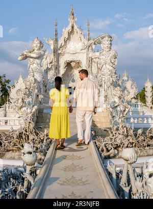 Paare besuchen den Weißen Tempel Chiang Rai Thailand, Wat Rong Khun, Chiang Rai, Thailand. Stockfoto